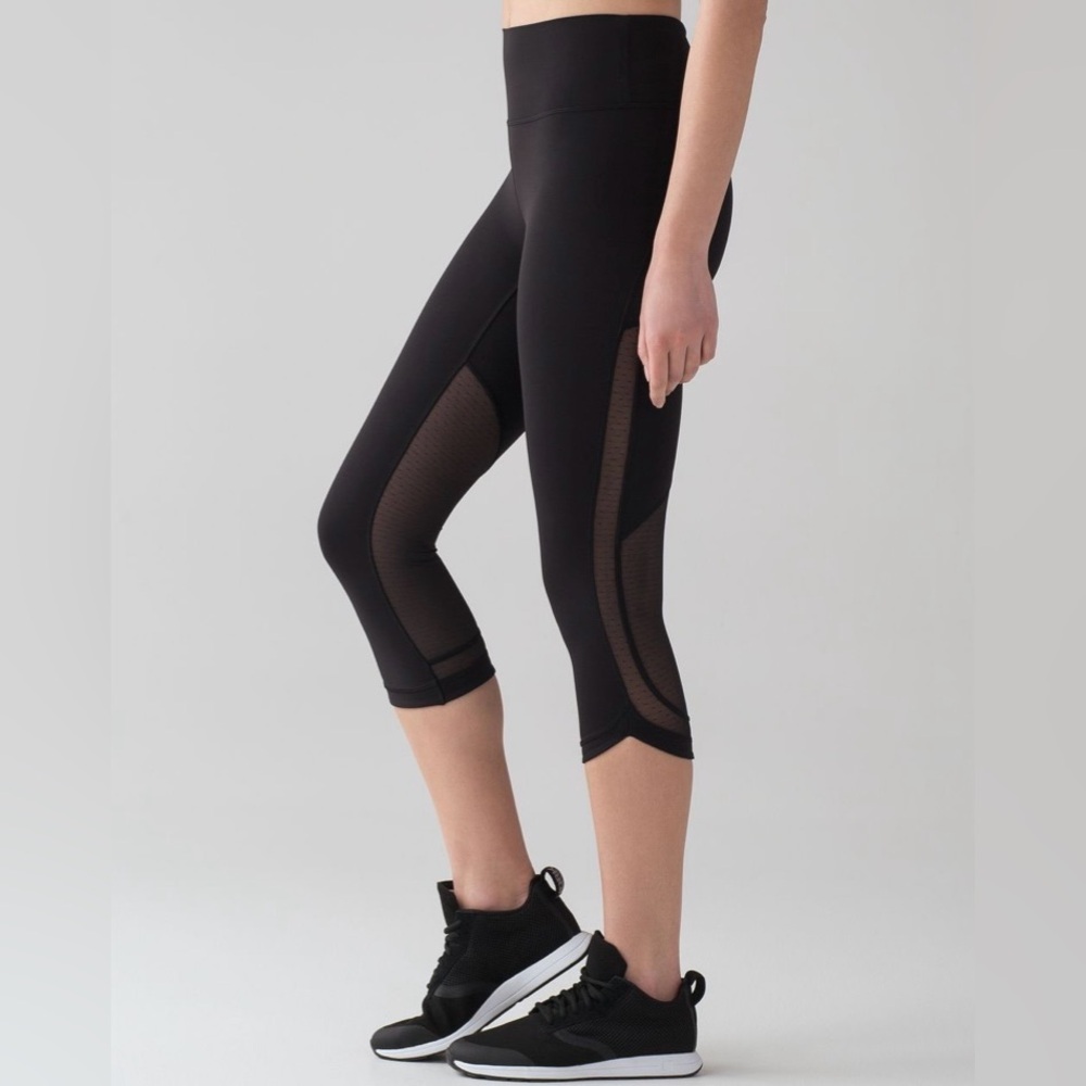 Lululemon Revitalize Crop (21") leggings Size 4 - black mesh W6AD7S